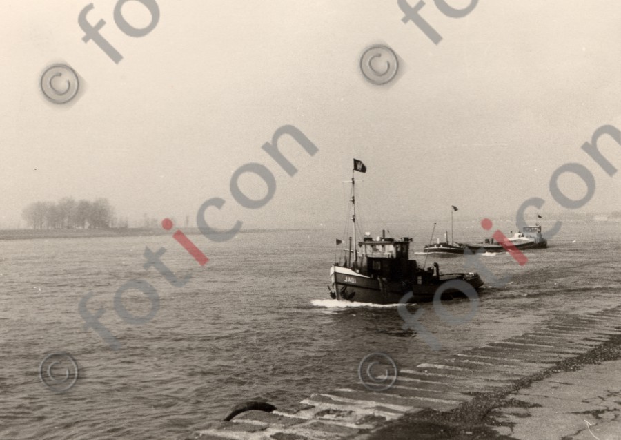 Schifffahrt auf dem Rhein I - Foto foticon-duesseldorf-0021.jpg | foticon.de - Bilddatenbank für Motive aus Geschichte und Kultur